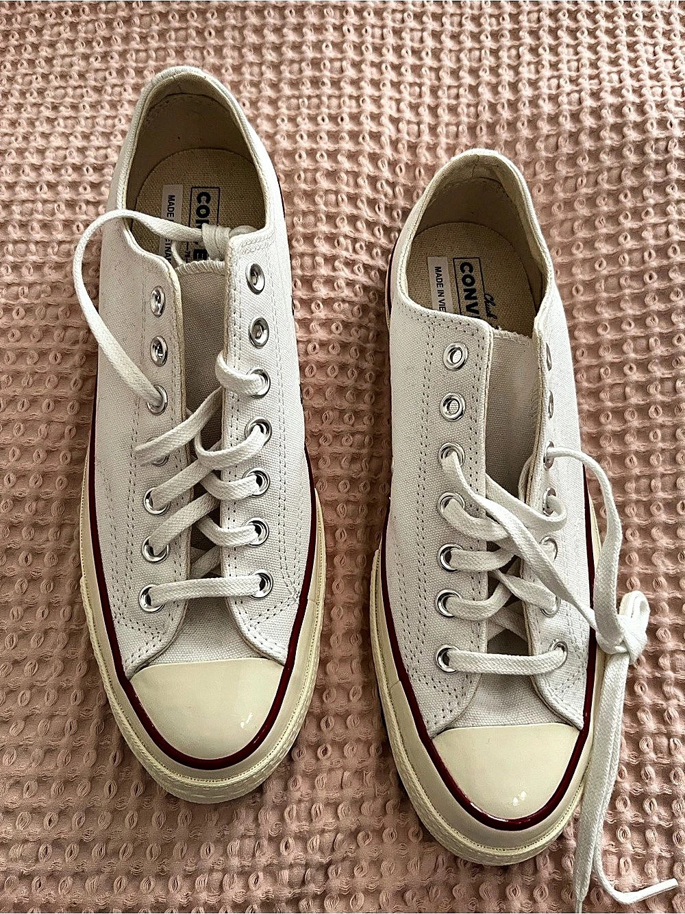 Converse Chuck Taylor All Star Low Top Sneakers in White 
New without tags
